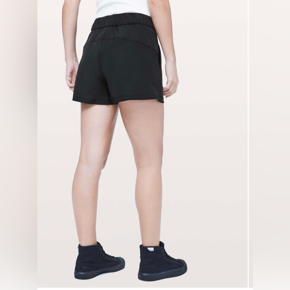 Lululemon On The Fly Short *Woven *2.5" Black Size 12 - Picture 3 of 16